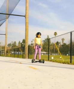 Razor Hovertrax Prizma - Pink -Little Tikes Shop Hovertrax Prizma Lifestyle 0065 min 41556.1647573933